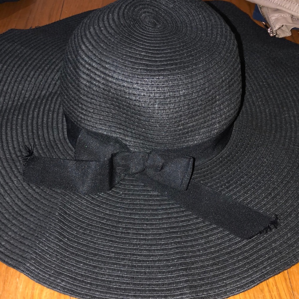 black floppy hat